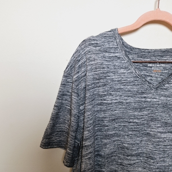 American Eagle Gray Space Dye Core Flex Classic Fit V Neck Tee Shirt Size XL - Picture 3 of 8